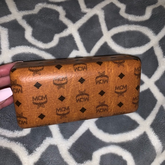 NEW Large MCM HardShell Case - Picture 3 of 4